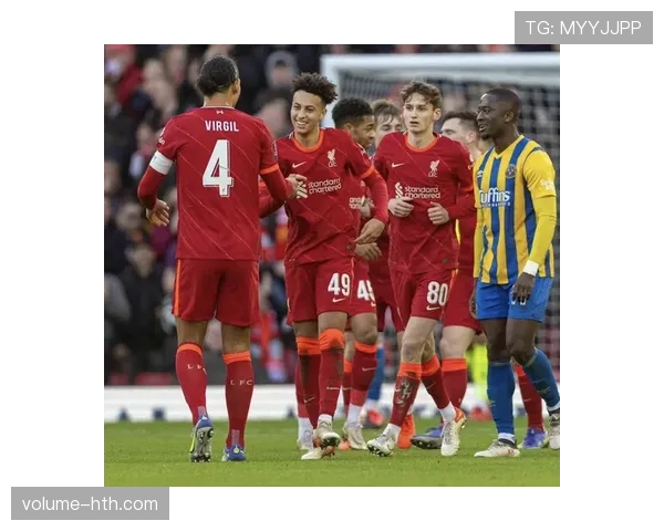 沙尔克精妙中路渗透战术成逆转关键,球队强势取胜引热议 沙尔克精妙中路渗透战术成逆转关键,球队强势取胜引热议